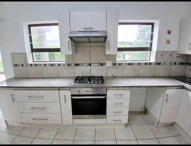 2 BEDROOM HOUSE FOR SALE IN STILBAAI-WES